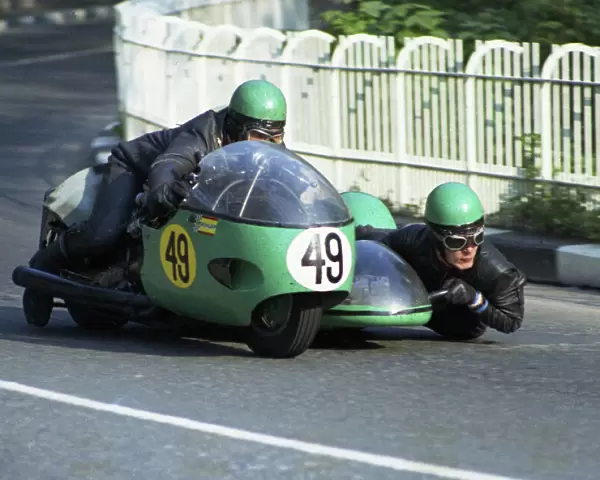 Ron Coxon & Colin Newbold (BSA) 1969 750 Sidecar TT