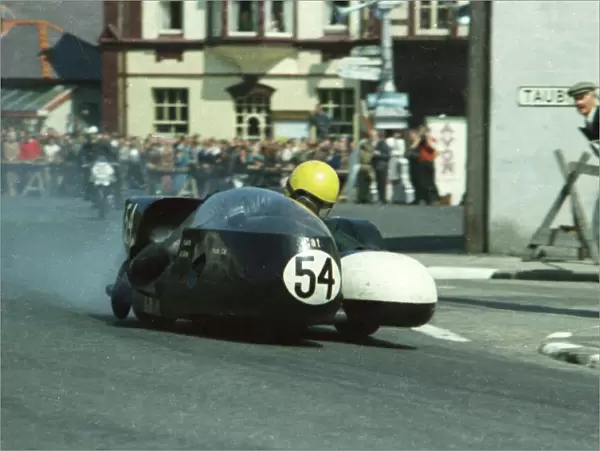 Rudi Kurth & Jean Claude Gudel (CAT) 1967 Sidecar TT