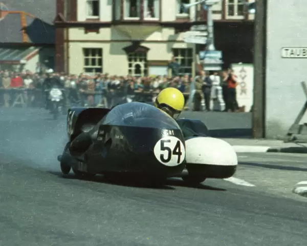 Rudi Kurth & Jean Claude Gudel (CAT) 1967 Sidecar TT