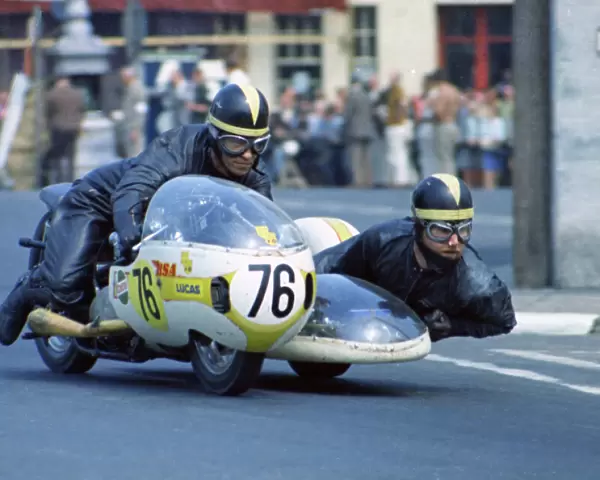 Joe Coxon & Stephen Galligan (Rumble BSA) 1970 Sidecar 750 TT