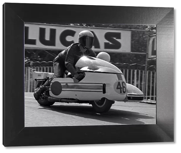 Keith Griffin Malcolm Sharrocks SG Triumph 1975 1000 Sidecar TT