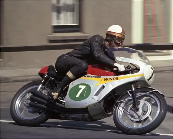 Mike Hailwood leaving Ramsey: 1967 Lightweight TT