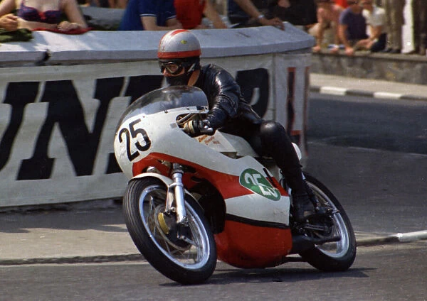 Billy Nelson (Doncaster Yamaha) 1970 Lightweight TT