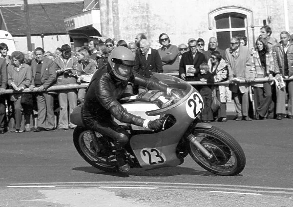 Bob Simmons (Suzuki) 1977 Senior Manx Grand Prix