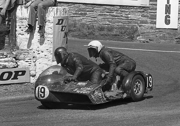 Dennis Keen & G Chandler (Konig) 1973 500 Sidecar TTå