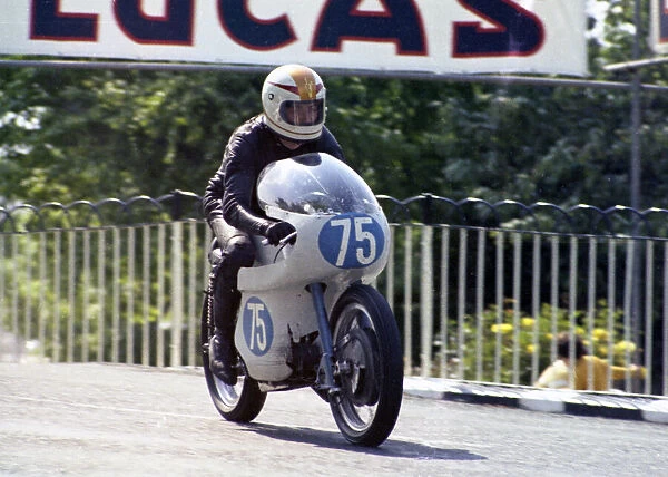Fred Smart (Guzzi) 1971 Junior TT