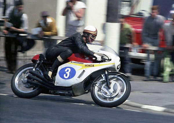 Mike Hailwood leaves Ramsey: 1967 Junior TT