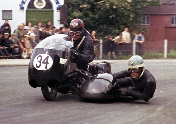 Norman Huntingford & Ray Lindsay (Matchless) 1965 Sidecar TT