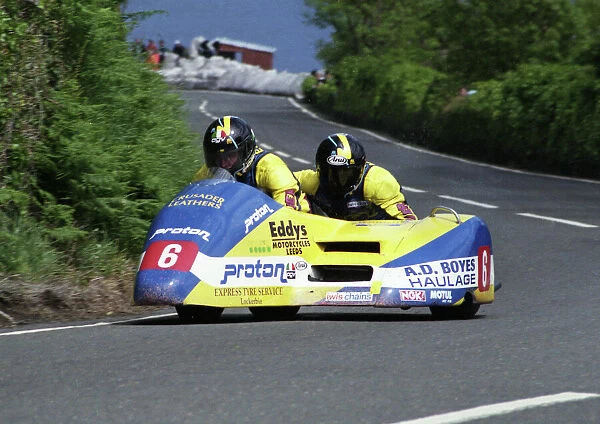 Rob Fisher & Mike Wynn (Jacobs Yamaha) at Tower Bends: 1994 Sidecar Race B