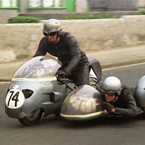 Alan Moss & R English (Triumph) 1970 500cc Sidecar TT