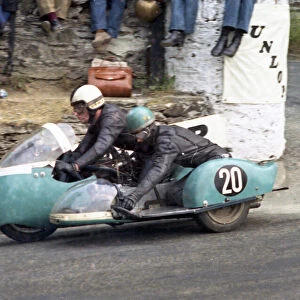 Bill Cooper & D B Argent (WEC) 1970 500 Sidecar TT