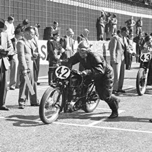 Dave Davis (Velocette) 1950 Junior TT