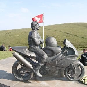 The Joey Dunlop Memorial, The Bungalow, 2005 TT
