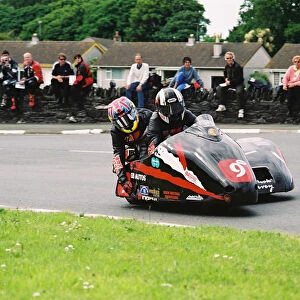 Mick Harvey & Fiona Baker-Milligan (Shelbourne Suzuki) 2004 Sidecar TT