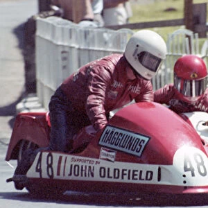 Mike Alexander & Clive Offen (Yamaha) 1982 Sidecar TT