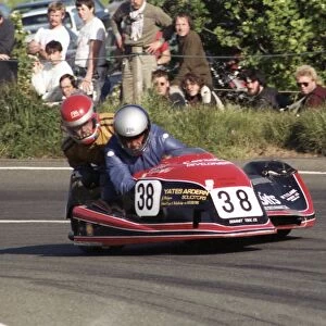 Patrick Kelly & Liam Kelly (Yamaha) 1989 Sidecar TT