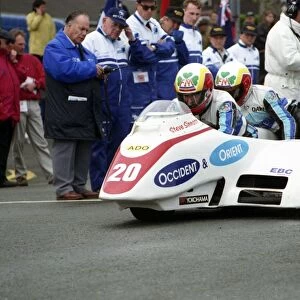 Steve Sinnott & Dave Corlett (HSS Molly Yamaha) 1996 Sidecar TT