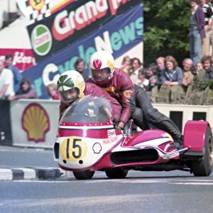 Steve Sinnott & Jim Williamson (MRI Yamaha) 1000 Sidecar TT