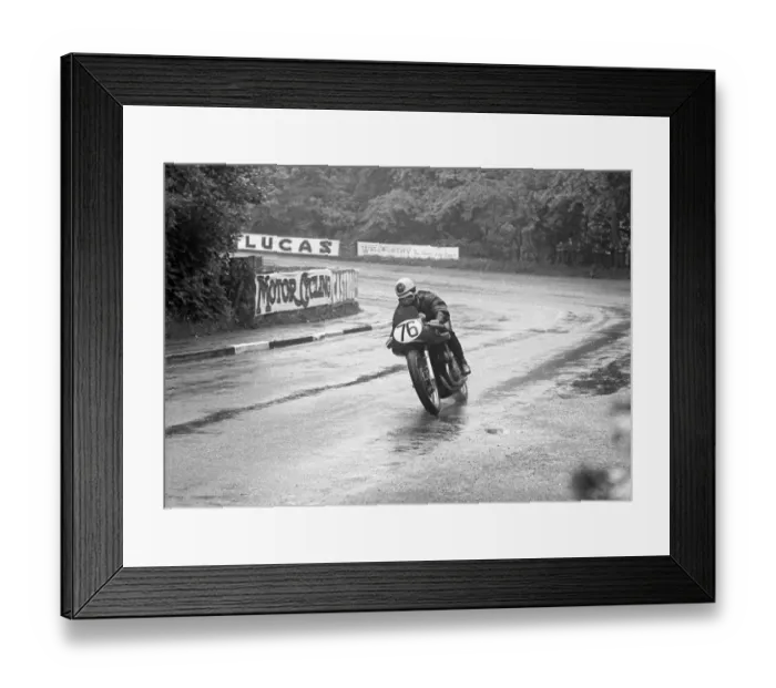 Framed Print : Geoff Duke (Gilera) at Braddan Bridge