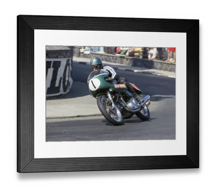 Framed Print : Mick Andrews - Gus Kuhn Commando Framed Print : Mick Andrews - Gus Kuhn Commando