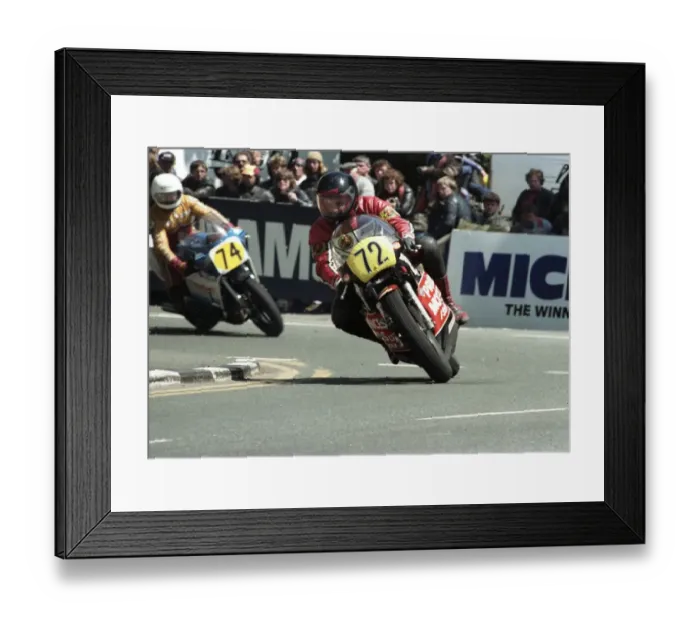 Framed Print : Ernst Grandegger (Yamaha) at Quarter Bridge; 1985 Senior TT Framed Print : Ernst Grandegger (Yamaha) at Quarter Bridge; 1985 Senior TT
