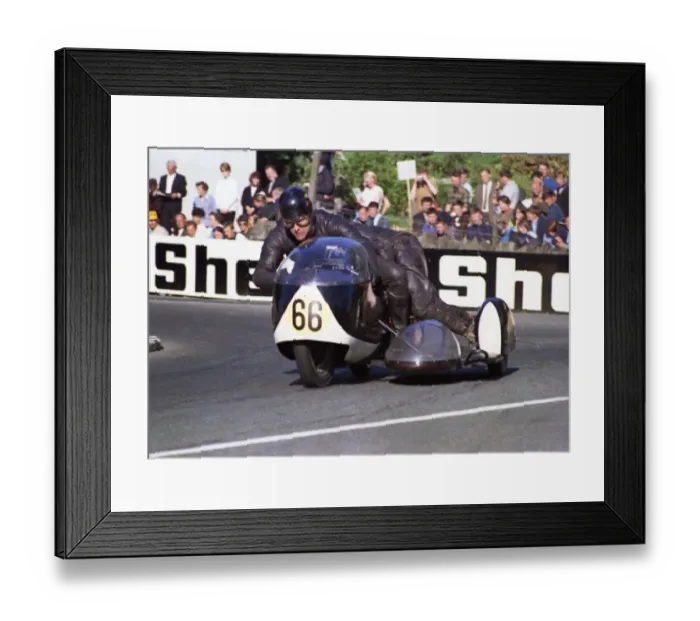 Framed Print : Derek Yorke & Danny Finn at Quarter Bridge Framed Print : Derek Yorke & Danny Finn at Quarter Bridge