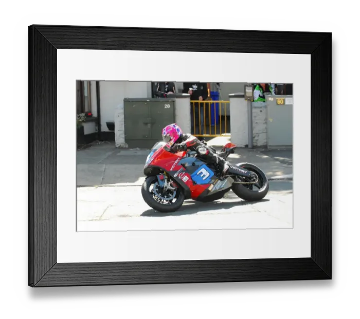 Framed Print : Lee Johnston (Brammo) 2015 TT Zero Framed Print : Lee Johnston (Brammo) 2015 TT Zero