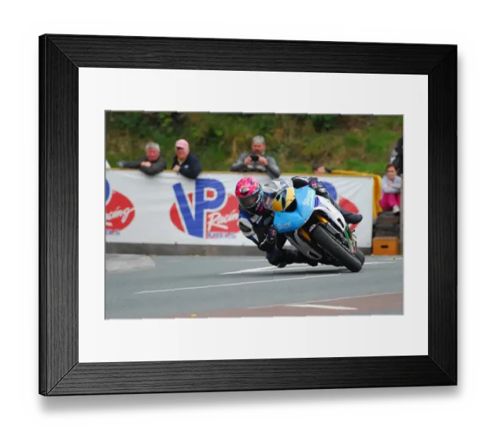 Framed Print : Malachi Mitchell-Thomas - 2015 Senior Manx Grand Prix
