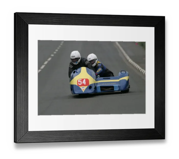 Framed Print : Dick Hawes & Eddie Kiff (Ireson Suzuki) 2003 Sidecar TT Framed Print : Dick Hawes & Eddie Kiff (Ireson Suzuki) 2003 Sidecar TT