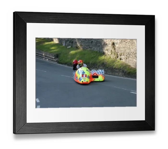 Framed Print : Allan Schofield & Mark Cox (Jacobs) 2003 Sidecar TT Framed Print : Allan Schofield & Mark Cox (Jacobs) 2003 Sidecar TT