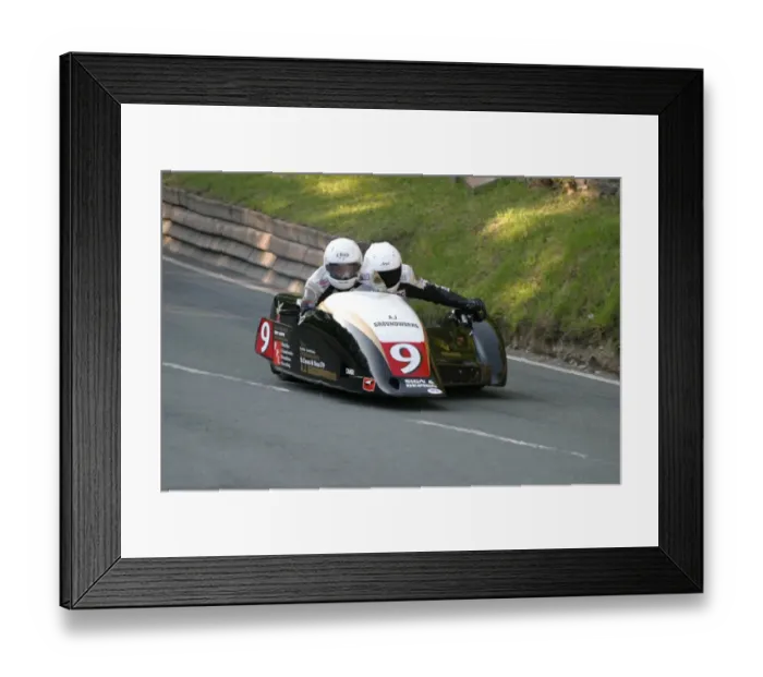 Framed Print : Nick Crowe & Darren Hope (Ireson) 2003 Sidecar TT Framed Print : Nick Crowe & Darren Hope (Ireson) 2003 Sidecar TT