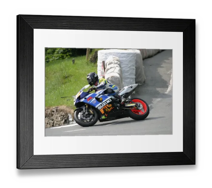 Framed Print : Shaun Harris (Suzuki): 2003 Formula One TT Framed Print : Shaun Harris (Suzuki): 2003 Formula One TT