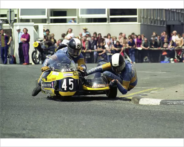 Malcolm Aldrick & Paul Beasley (Hadleigh Honda): 1976 Sidecar TT