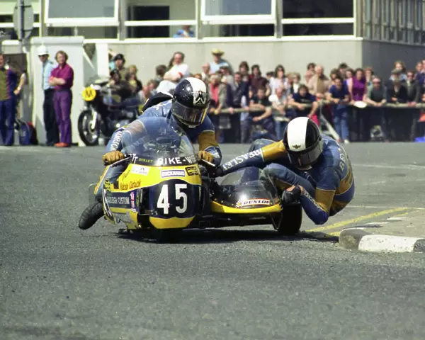 Malcolm Aldrick & Paul Beasley (Hadleigh Honda): 1976 Sidecar TT