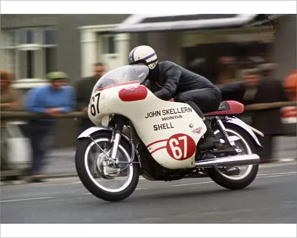 Bill Smith (Honda) on Bray Hill; 1971 Production TT