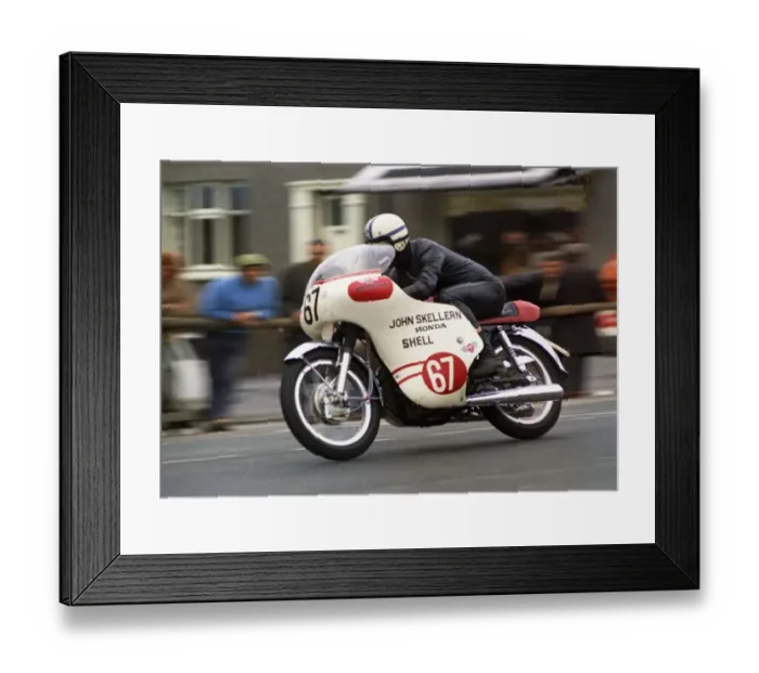 Framed Print : Bill Smith (Honda) on Bray Hill; 1971 Production TT Framed Print : Bill Smith (Honda) on Bray Hill; 1971 Production TT