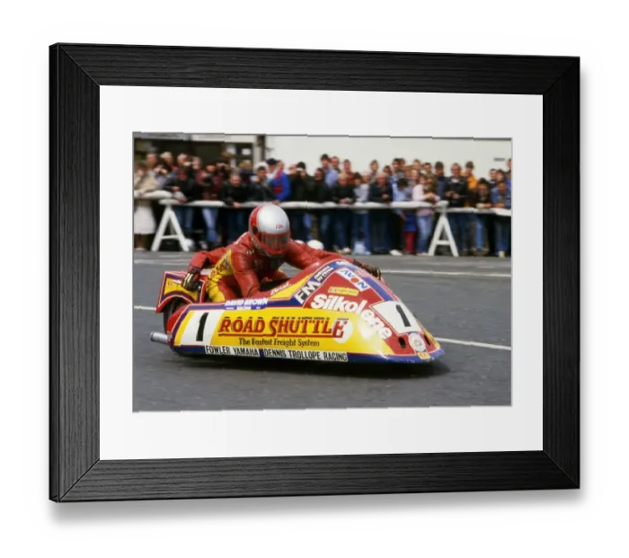 Framed Print : Derek Bayley & Bryan Nixon (Yamaha);1986 Sidecar TT Framed Print : Derek Bayley & Bryan Nixon (Yamaha);1986 Sidecar TT