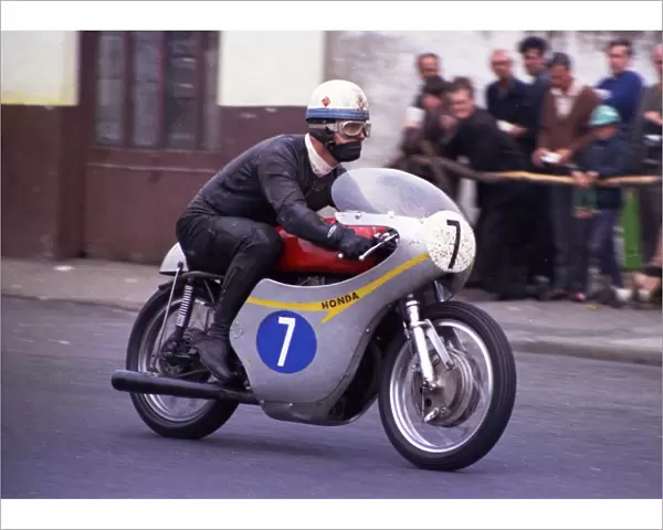 Bill Smith (Honda) leaves Parliament Square, 1968 Junior TT