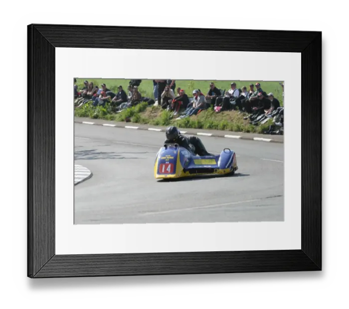 Framed Print : Tony Elmer & Darren Marshall (Ireson Yamaha) 2007 Sidecar TT Framed Print : Tony Elmer & Darren Marshall (Ireson Yamaha) 2007 Sidecar TT