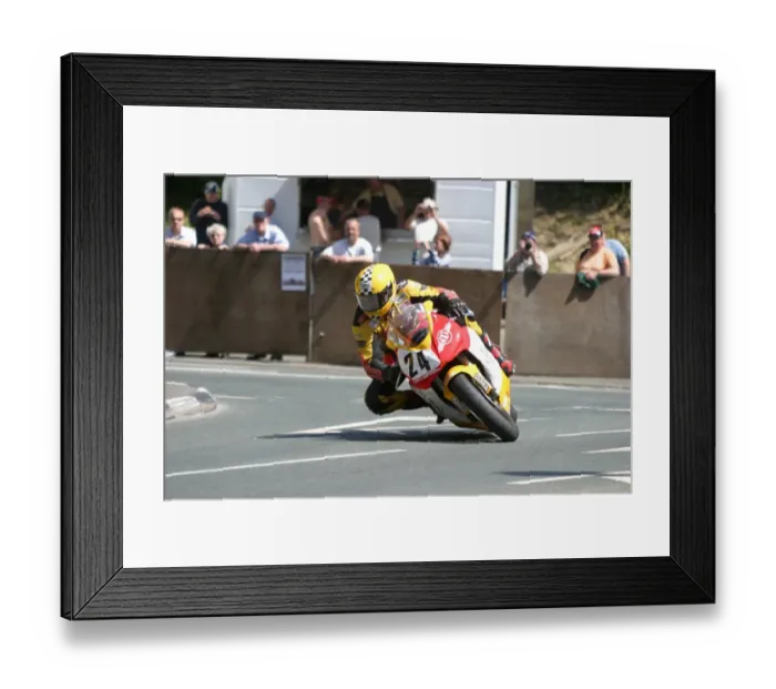 Framed Print : Les Shand (Honda) 2006 Superbike TT Framed Print : Les Shand (Honda) 2006 Superbike TT