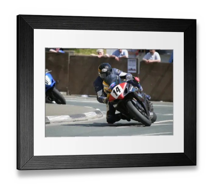 Framed Print : Chris Heath (Honda) 2006 Superbike TT Framed Print : Chris Heath (Honda) 2006 Superbike TT