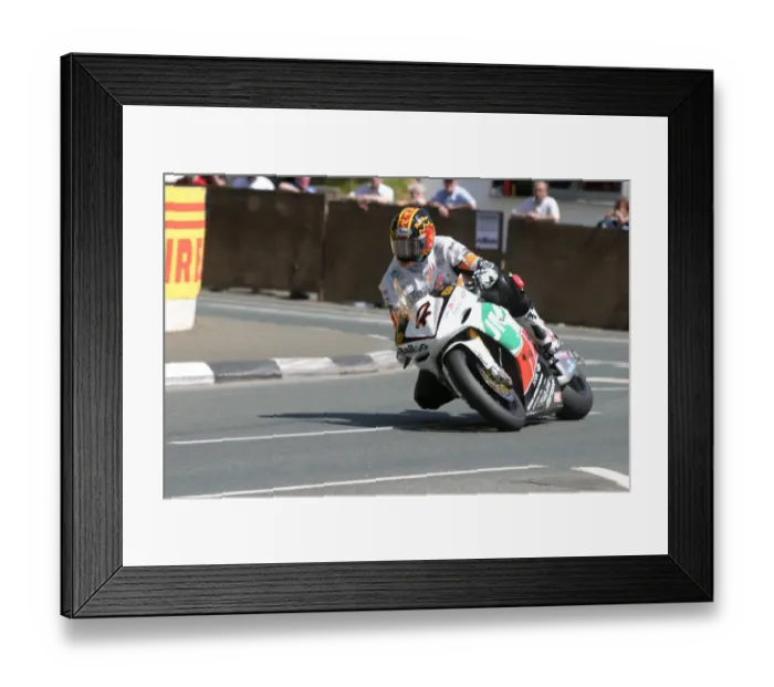 Framed Print : Paul Hunt (Honda) 2006 Superbike TT Framed Print : Paul Hunt (Honda) 2006 Superbike TT
