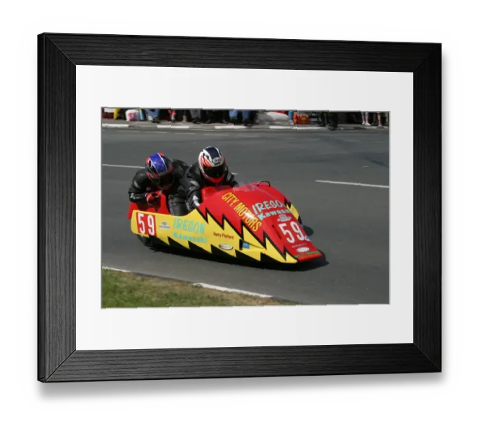 Framed Print : Steven Coombes & Gary Partridge (Ireson Kawasaki) 2004 Sidecar TT Framed Print : Steven Coombes & Gary Partridge (Ireson Kawasaki) 2004 Sidecar TT