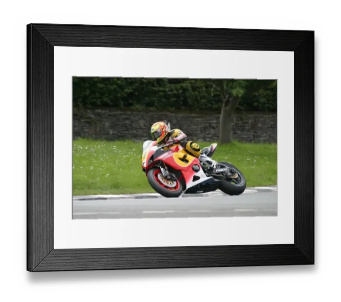 Framed Print : Darran Lindsay (Suzuki) 2005 Senior TT Framed Print : Darran Lindsay (Suzuki) 2005 Senior TT