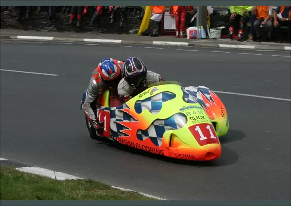 Allan Schofield & Mark Cox (M. R. Equipe) 2004 Sidecar TT
