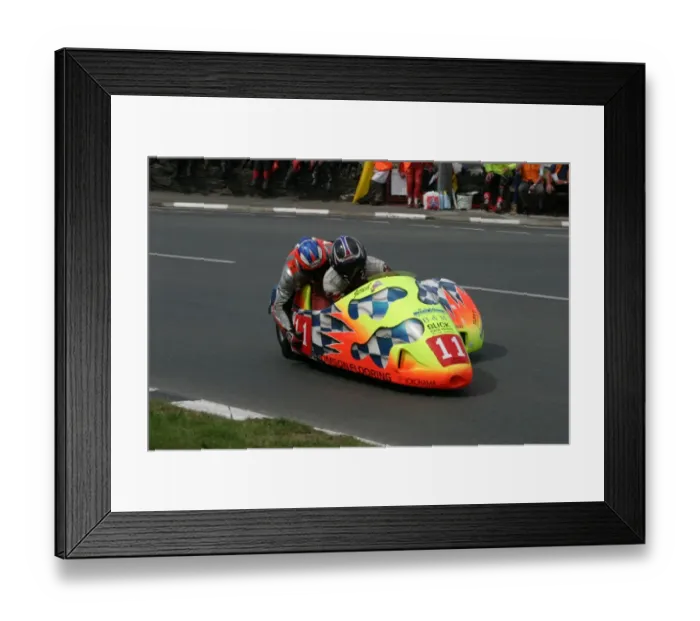 Framed Print : Allan Schofield & Mark Cox (M. R. Equipe) 2004 Sidecar TT Framed Print : Allan Schofield & Mark Cox (M. R. Equipe) 2004 Sidecar TT