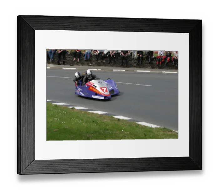 Framed Print : Ben Dixon & Mark Lambert (Molyneux Honda) 2004 Sidecar TT Framed Print : Ben Dixon & Mark Lambert (Molyneux Honda) 2004 Sidecar TT