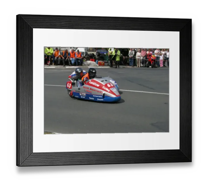 Framed Print : Andy Laidlow & Helen Sutherland (Baker Yamaha) 2004 Sidecar TT Framed Print : Andy Laidlow & Helen Sutherland (Baker Yamaha) 2004 Sidecar TT