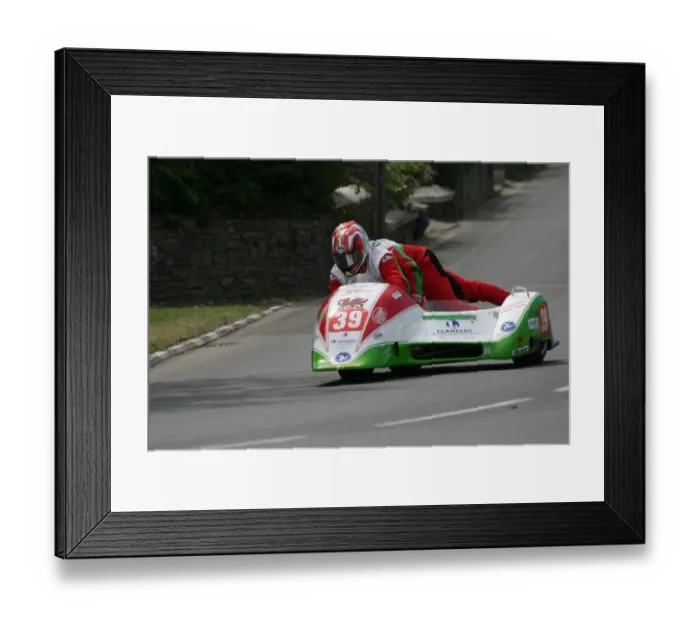 Framed Print : Keith Walters & Andrew Webb (Mistral Ireson) 2004 Sidecar TT Framed Print : Keith Walters & Andrew Webb (Mistral Ireson) 2004 Sidecar TT
