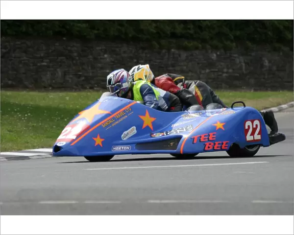 Simon Neary & Kevin Morgan (Windle Yamaha) 2004 Sidecar TT